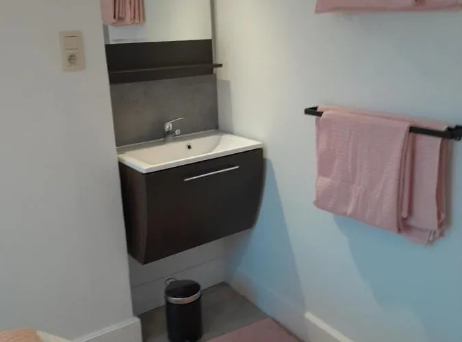 Airbnb לינה וארוחת בוקר 3*